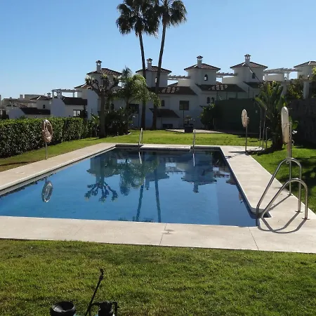 Lemon Tree House إِستيبونا