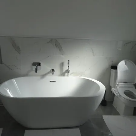 Lemon Tree House إِستيبونا